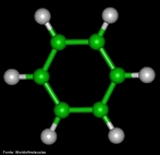 Representao tridimensional da molcula de Benzeno.  um hidrocarboneto classificado como hidrocarboneto aromtico, e  a base para esta classe de hidrocarbonetos: todos os aromticos possuem um anel benznico (benzeno), que, por isso,  tambm chamado de anel aromtico. Tambm chamado de Benzol, Ciclohexa-1,3,5-trieno (sistemtica), frmula molecular: C6H6, massa molar: 78,112 g/mol. O benzeno  lquido, inflamvel, incolor e tem um aroma doce e agradvel.  um composto txico, cujos vapores, se inalados, causam tontura, dores de cabea e at mesmo inconscincia. Se inalados em pequenas quantidades por longos perodos causam srios problemas sangneos, como leucopenia. Tambm  conhecido por ser carcinognico.  uma substncia usada como solvente (de iodo, enxofre, graxas, ceras, etc.) e matria-prima bsica na produo de muitos compostos orgnicos importantes como fenol, anilina, trinitrotolueno, plsticos, gasolina, borracha sinttica e tintas. A benzina  uma mistura de hidrocarbonetos obtida principalmente da destilao do petrleo que possui faixa de ebulio prxima ao benzeno. O benzeno foi descoberto em 1825 por Michael Faraday (1791 - 1867) no gs de iluminao usado em Londres na poca. Faraday  o mesmo cientista que descobriu vrios fenmenos eltricos e determinou as leis da eletrlise. <br/><br/> Palavras-chave: Benzeno. Benzina. Hidrocarbonetos aromticos. Funes qumicas. Qumica orgnica. Solventes.