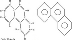 Frmula estrutural do fenantreno. Fenantreno  um hidrocarboneto aromtico policclico composto de trs anis de benzeno fundidos. O nome fenantreno  um composto de fenil e antraceno. Ele fornece a estrutura bsica para os esteroides. Na sua forma pura  encontrado no alcatro do tabaco (como por exemplo dos cigarros) e  uma conhecida substncia irritante e fotossensitizante da pele. O fenantreno aparece como um p branco tendo fluorescncia azulada. <br/><br/> Palavras-chave: Fenantreno. Qumica do Carbono. Substncia. Ligaes qumicas.