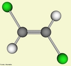 Molcula que representa o trans-1,2-dicloroetano. De acordo com a IUPAC, os diasteremeros podem ser classificados como cis ou trans. Os ismeros cis apresentam os substituintes no mesmo lado da molcula; os trans apresentam os substituintes em lados contrrios. <br/><br/> Palavras-chave: Dicloroetano. Qumica do carbono. Isomeria.