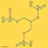 Nitroglicerina, tambm conhecida como trinitroglicerina ou trinitrato de glicerina,  um composto explosivo obtido a partir da reao de nitrao da glicerina. Foi descoberta por Ascanio Sobrero, que primeiramente a chamou de "Piroglicerina". Nas condies ambientes,  um lquido oleoso de colorao amarela mais denso que a gua.  utilizado na fabricao de explosivos, como a dinamite, ou empregado como plastificante em propelentes slidos (por exemplo, plvoras empregadas em munies de variados calibres). Encontra tambm uso na medicina, onde  utilizado como vasodilatador no tratamento de doenas cardacas. <br/><br/> Palavras-chave: Nitroglicerina. Reao de nitrao. Explosivo. Funes orgnicas.