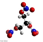 Nitroglicerina, tambm conhecida como trinitroglicerina ou trinitrato de glicerina,  um composto explosivo obtido a partir da reao de nitrao da glicerina. Foi descoberta por Ascanio Sobrero, que primeiramente a chamou de "Piroglicerina". Nas condies ambientes,  um lquido oleoso de colorao amarela mais denso que a gua.  utilizado na fabricao de explosivos, como a dinamite, ou empregado como plastificante em propelentes slidos (por exemplo, plvoras empregadas em munies de variados calibres). Encontra tambm uso na medicina, onde  utilizado como vasodilatador no tratamento de doenas cardacas. <br/><br/> Palavras-chave: Nitroglicerina. Reao de nitrao. Explosivo. Funes orgnicas.